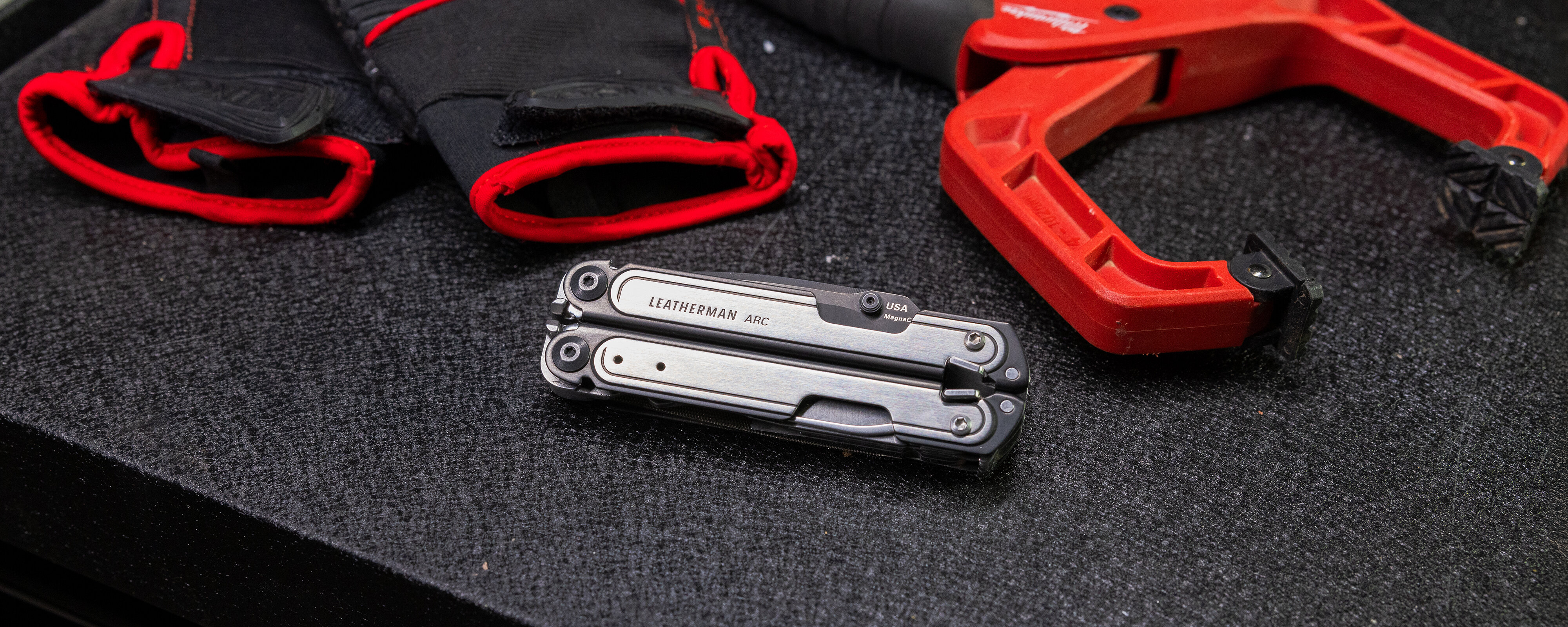 https://www.leathermanshop.se/pub_docs/files/ARC_GARAGE_CLOSED.jpg